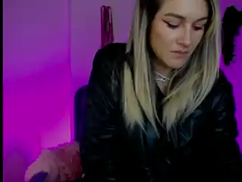 Snapshot of kim_jeins11 chatting on 12.10.24 kim jeins11 online show from 12.10.24