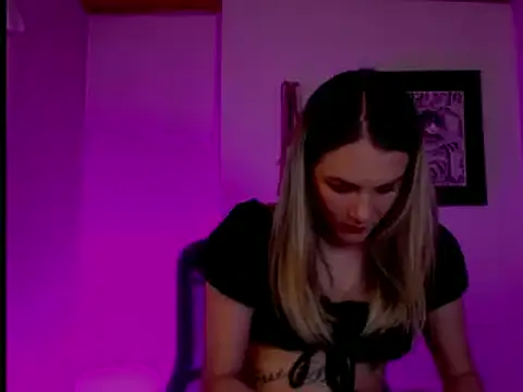 Snapshot of kim_jeins11 chatting on 01.10.25 kim jeins11 online show from 01.10.25