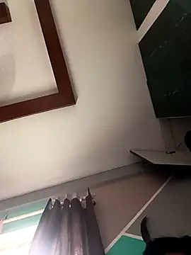 Snapshot of gym_lover076 chatting on 10.27.25 gym lover076 online show from 10.27.25