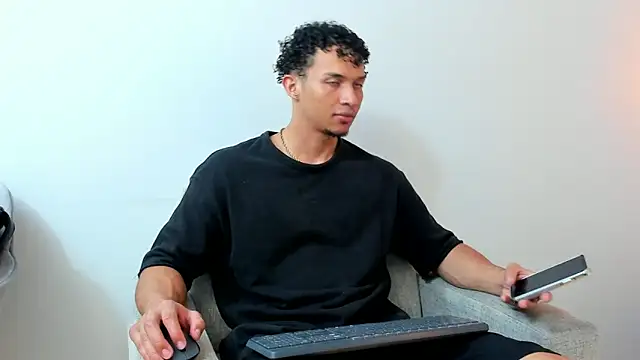 Dominick star online show from 01.12.25