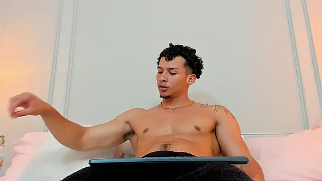 Dominick star online show from 01.12.25