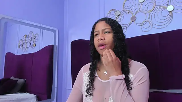 Sofi Fox  online show from 02.13.25