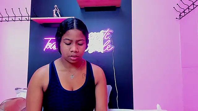 Sofi Fox  online show from 03.22.25