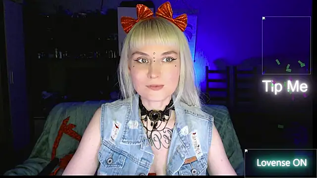 Snapshot of mischellemeow13 chatting on 05.14.26 mischellemeow13 online show from 05.14.26