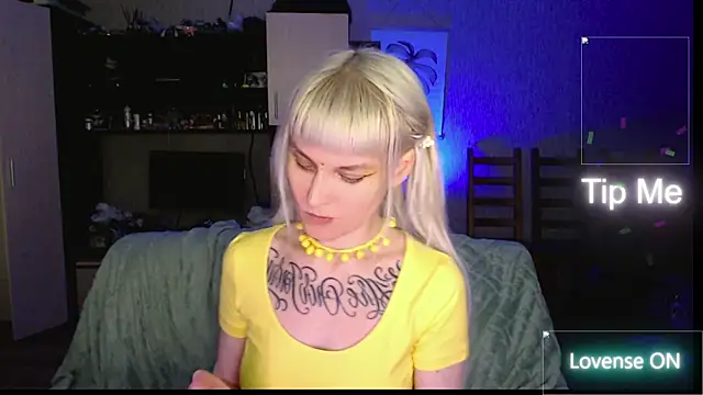 Snapshot of mischellemeow13 chatting on 05.16.26 mischellemeow13 online show from 05.16.26