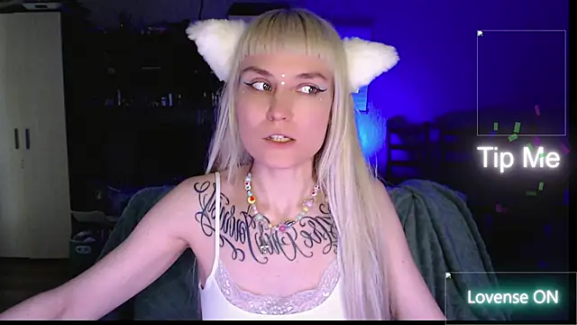 Snapshot of mischellemeow13 chatting on 05.22.26 mischellemeow13 online show from 05.22.26