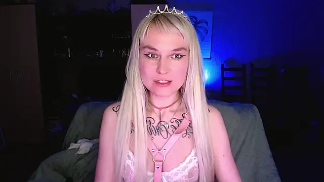 Snapshot of mischellemeow13 chatting on 05.30.26 mischellemeow13 online show from 05.30.26