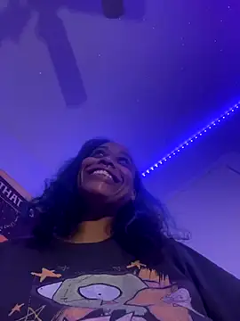 loveluna8 online show from 10.13.25