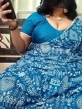 Snapshot of MONA_DARLING31 chatting on 11.03.25 MONA DARLING31 online show from 11.03.25