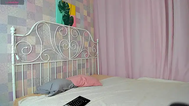 Snapshot of Lesi_Moonie01 chatting on 03.12.25 Lesi Moonie01 online show from 03.12.25