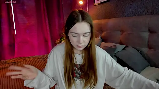 Snapshot of Lesi_Moonie01 chatting on 09.13.25 Lesi Moonie01 online show from 09.13.25