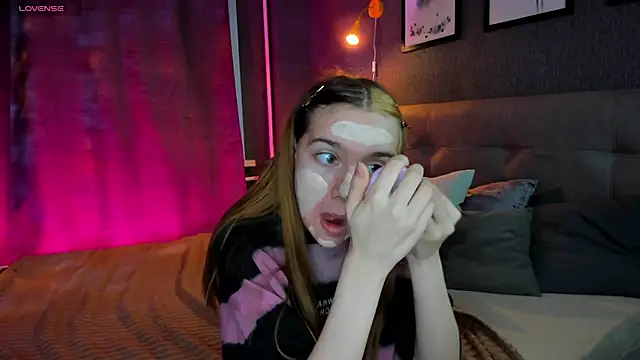 Snapshot of Lesi_Moonie01 chatting on 09.28.25 Lesi Moonie01 online show from 09.28.25