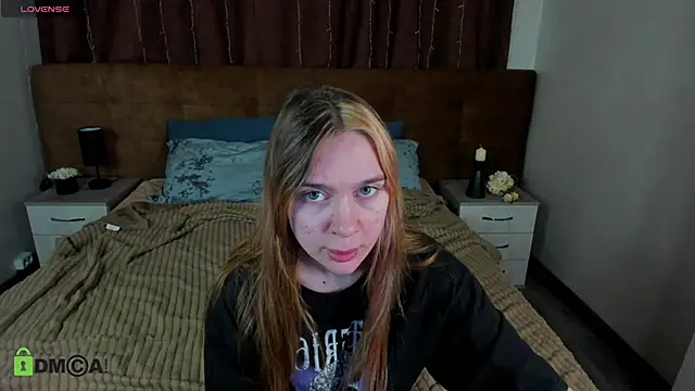 Snapshot of Lesi_Moonie01 chatting on 10.08.25 Lesi Moonie01 online show from 10.08.25