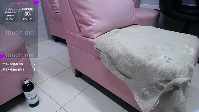 Snapshot of Alaya_cute chatting on 02.05.25 Alaya cute online show from 02.05.25