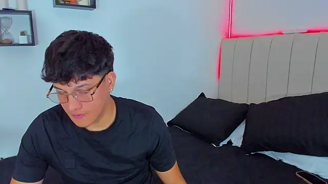 Snapshot of kittyandrick chatting on 04.08.26 kittyandrick online show from 04.08.26