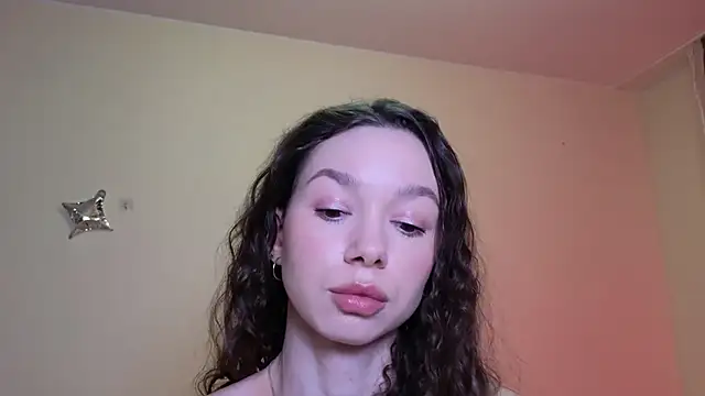 Snapshot of katycrown chatting on 02.06.25 katycrown online show from 02.06.25