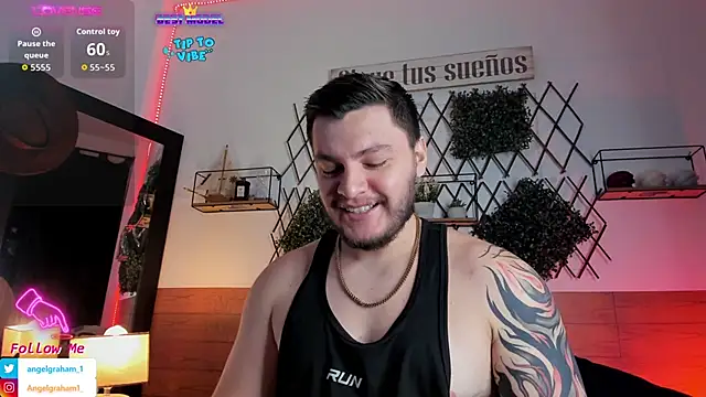 Snapshot of Angelgraham_1 chatting on 09.30.25 Angelgraham 1 online show from 09.30.25