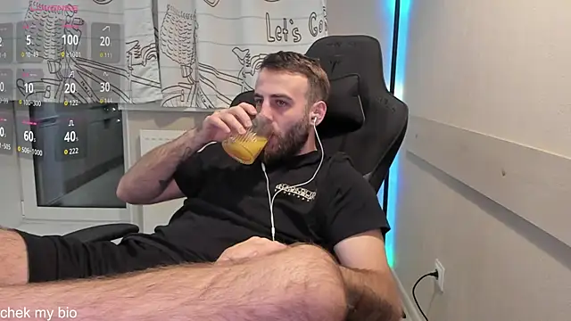 Snapshot of OtisRam chatting on 09.15.25 OtisRam online show from 09.15.25