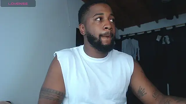 Snapshot of Drake_Nassir4 chatting on 06.07.26 Drake Nassir4 online show from 06.07.26