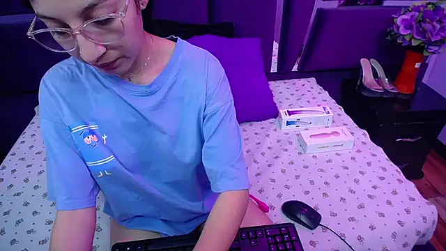 Snapshot of Katty_Queen chatting on 03.22.25 Katty Queen online show from 03.22.25