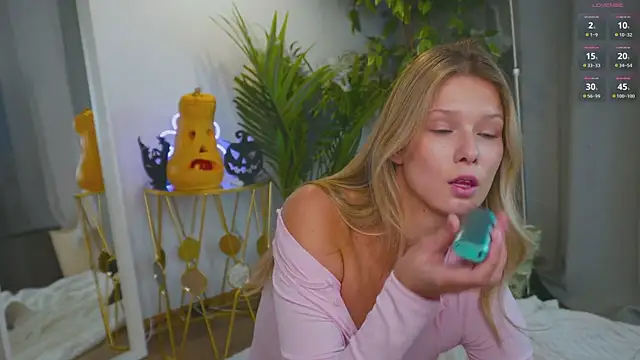 Snapshot of _Katie_Dierse chatting on 10.30.25 Katie Dierse online show from 10.30.25