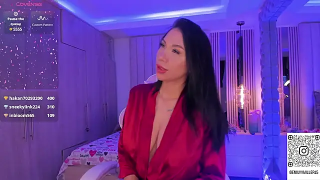 Emilyymilleer  online show from 01.11.25