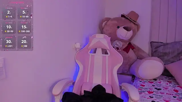 Emilyymilleer  online show from 03.12.25