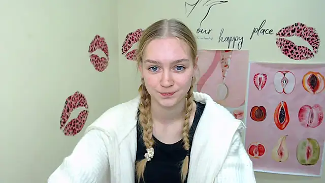 Snapshot of MademoiselleCl chatting on 12.16.24 MademoiselleCl online show from 12.16.24