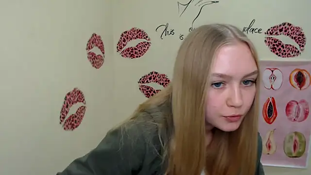 Snapshot of MademoiselleCl chatting on 01.04.25 MademoiselleCl online show from 01.04.25