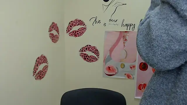 Snapshot of MademoiselleCl chatting on 01.06.25 MademoiselleCl online show from 01.06.25