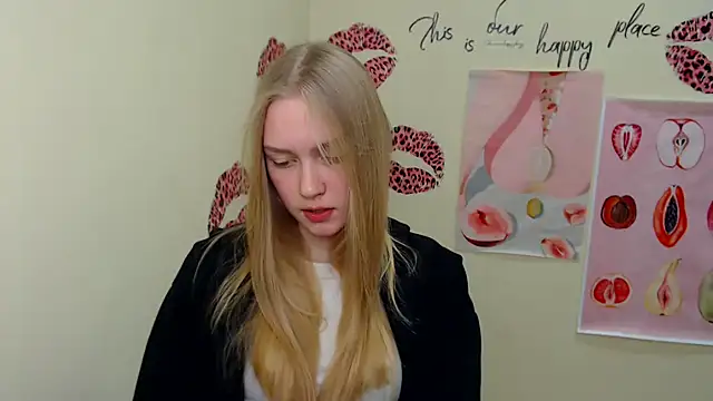 Snapshot of MademoiselleCl chatting on 01.24.25 MademoiselleCl online show from 01.24.25