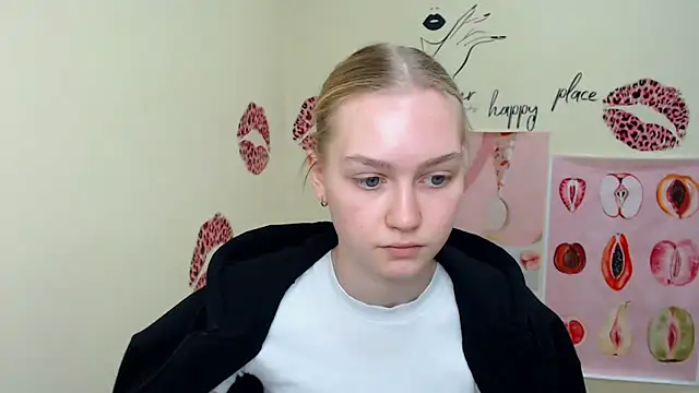 Snapshot of MademoiselleCl chatting on 02.04.25 MademoiselleCl online show from 02.04.25