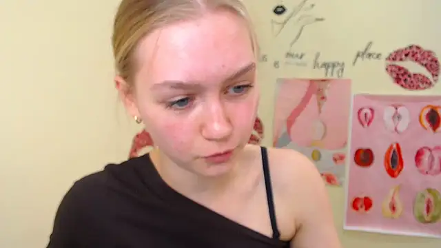 Snapshot of MademoiselleCl chatting on 02.18.25 MademoiselleCl online show from 02.18.25