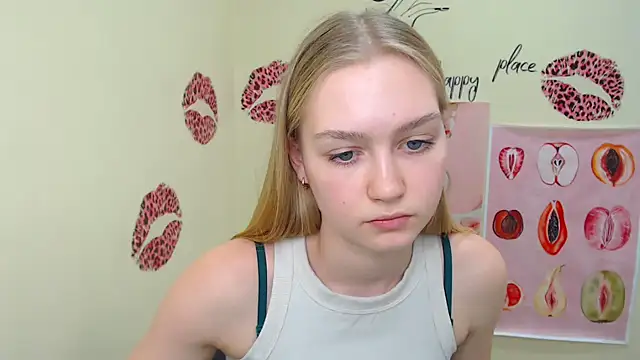 Snapshot of MademoiselleCl chatting on 02.18.25 MademoiselleCl online show from 02.18.25