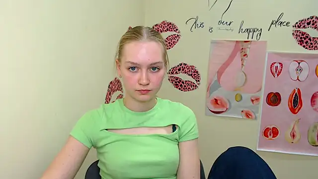 Snapshot of MademoiselleCl chatting on 02.22.25 MademoiselleCl online show from 02.22.25