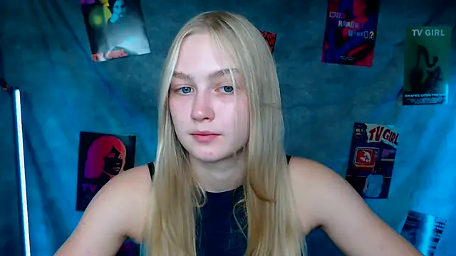 Snapshot of MademoiselleCl chatting on 10.18.25 MademoiselleCl online show from 10.18.25