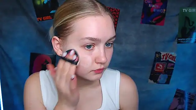 Snapshot of MademoiselleCl chatting on 11.13.25 MademoiselleCl online show from 11.13.25