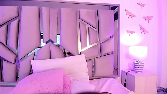  lanna jhonson  online show from 01.30.25