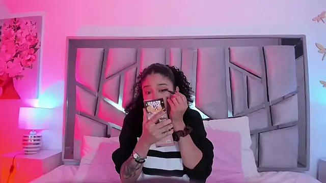  lanna jhonson  online show from 02.18.25