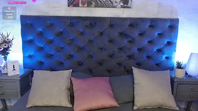 Snapshot of CheryelFox chatting on 12.14.24 CheryelFox online show from 12.14.24