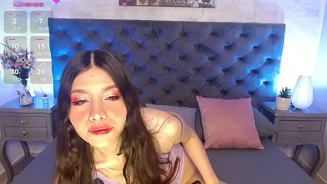 Snapshot of CheryelFox chatting on 12.14.24 CheryelFox online show from 12.14.24