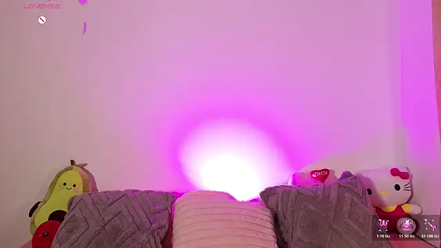 Snapshot of CheryelFox chatting on 10.24.25 CheryelFox online show from 10.24.25