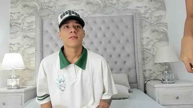 Snapshot of Buda_and_Cataleya_ chatting on 10.08.25 Buda and Cataleya online show from 10.08.25