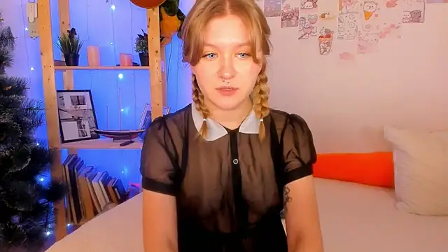 Snapshot of leazy_peazy chatting on 12.14.24 leazy peazy online show from 12.14.24