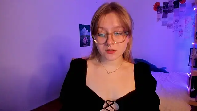 Snapshot of leazy_peazy chatting on 11.19.25 leazy peazy online show from 11.19.25