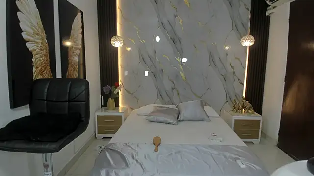 Snapshot of estephany_doll chatting on 01.16.25 estephany doll online show from 01.16.25