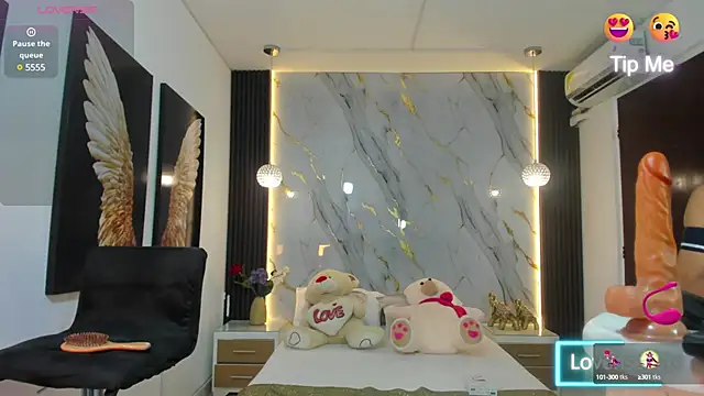 Snapshot of estephany_doll chatting on 03.15.25 estephany doll online show from 03.15.25