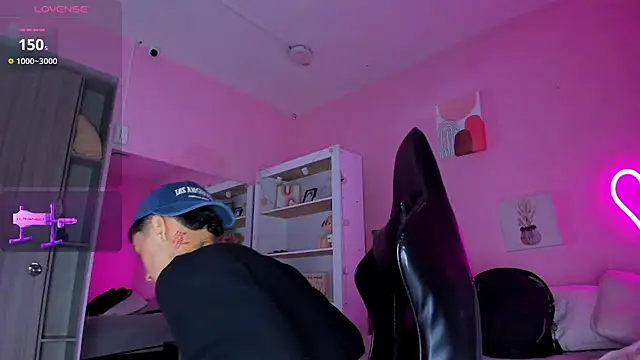 Snapshot of Ian_Castillo_ chatting on 09.16.25 Ian Castillo online show from 09.16.25