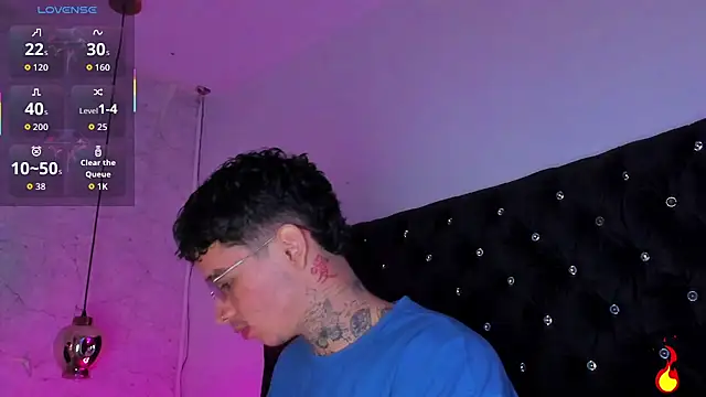 Snapshot of Ian_Castillo_ chatting on 10.03.25 Ian Castillo online show from 10.03.25