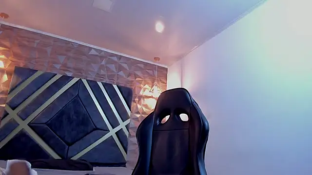 Ian Castillo  online show from 02.04.26